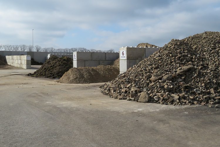 FOTO 2 Grond- en reststoffenbank PLOEGMAKERS.750