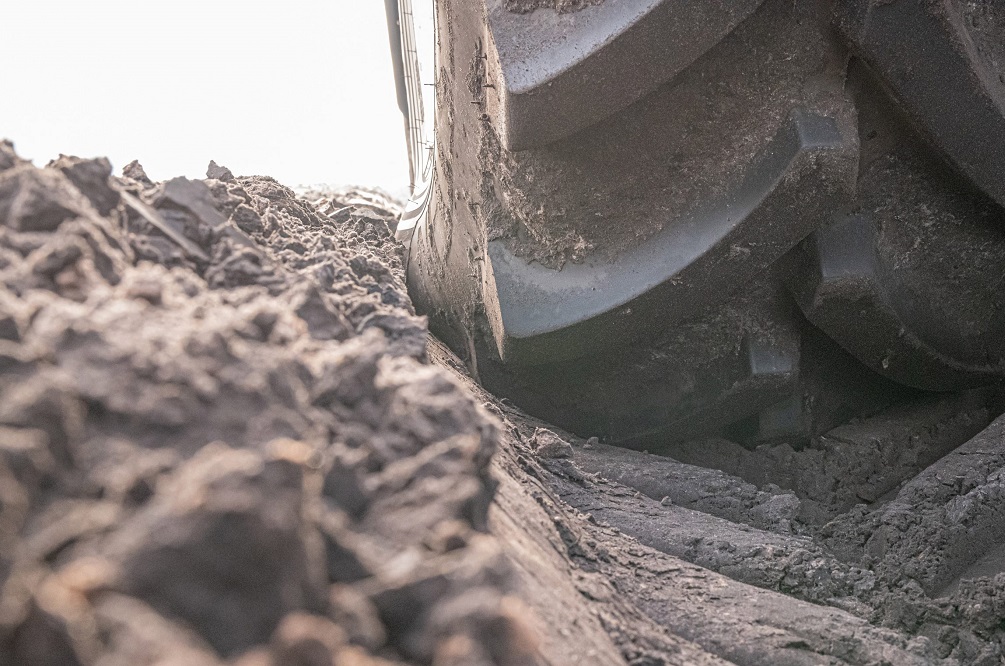 Les nouveaux tracteurs Fendt 700 Vario Gen7 équipés de pneus Vredestein VF  Traxion Optimall par AGCO