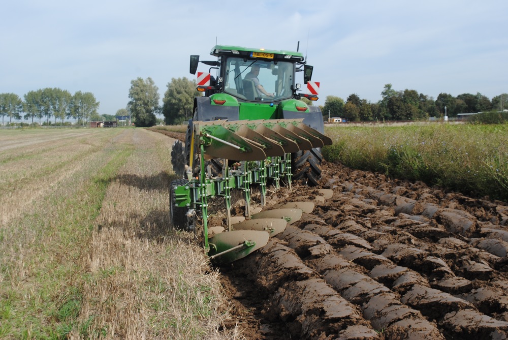 Loonwerker Harrie wacht bewust op zesschaars Amazone Teres 300