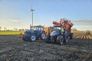 Ford 8730 steelt show op de Trekkertrek