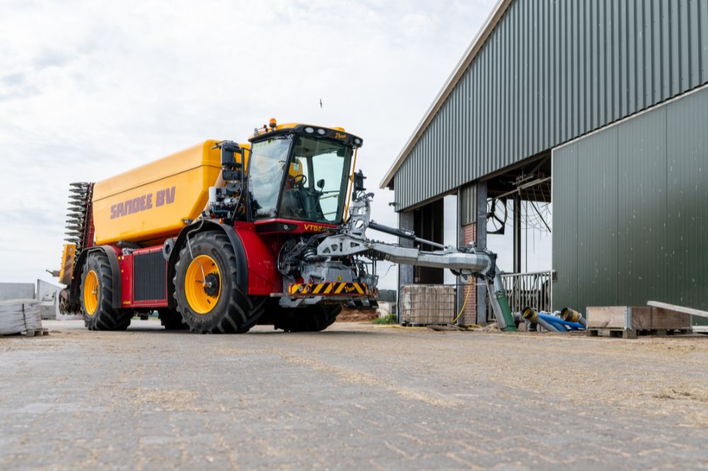 Vredo Trac VT5536 - De 22 kuubs tank kan in anderhalve minuut worden gevuld.