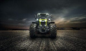 FORVIA HELLA ontwikkelt verlicht logopaneel voor CLAAS Axion 9