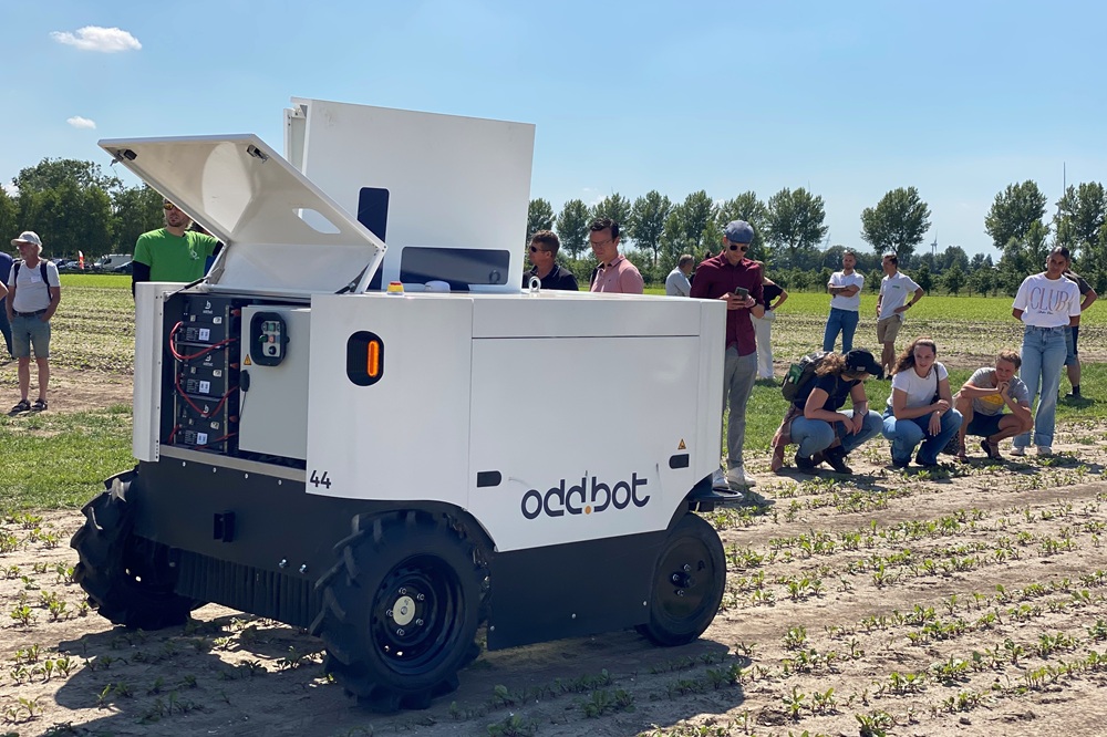 Heet water, lasers en mechanisch wieden: robots in actie
