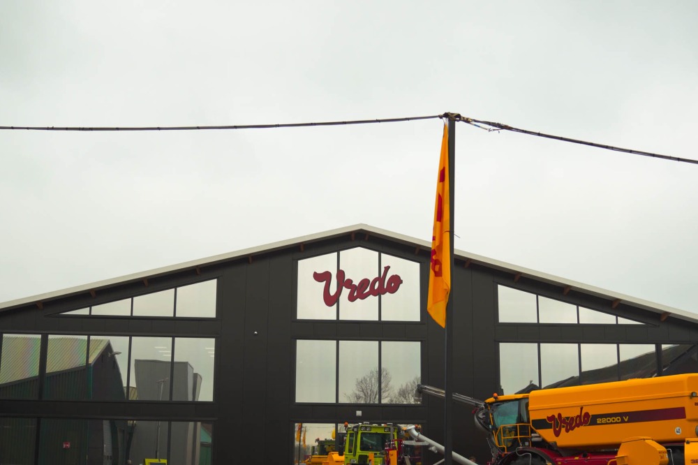 Landbouwmachinefabrikant Vredo heeft haar nieuwe productiefaciliteit in Dodewaard officieel in gebruik genomen.